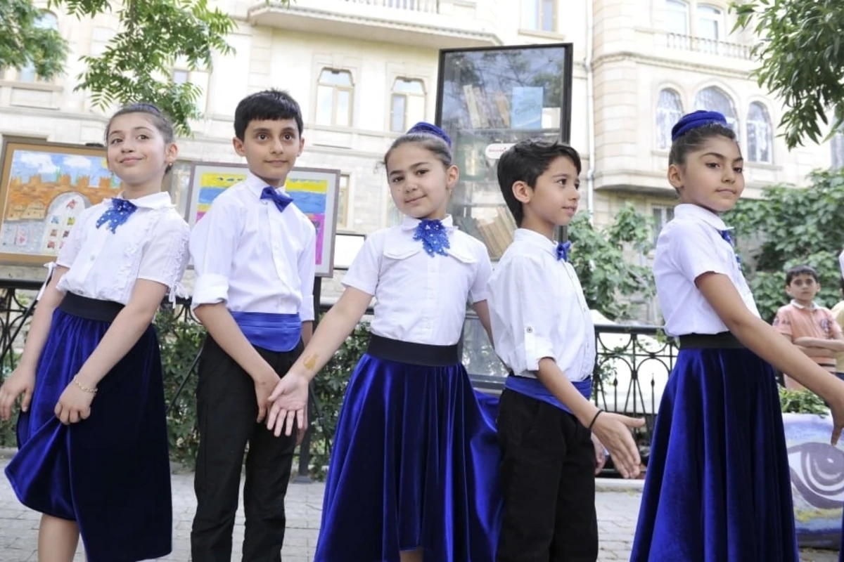 В рамках проекта İstedArt прошла очередная выставка - ФОТО