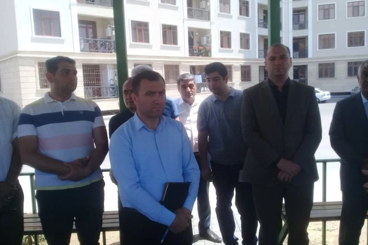 Səbail RİH-nin başçısı Jurnalistlər binasının sakinləri ilə görüşüb FOTOLAR