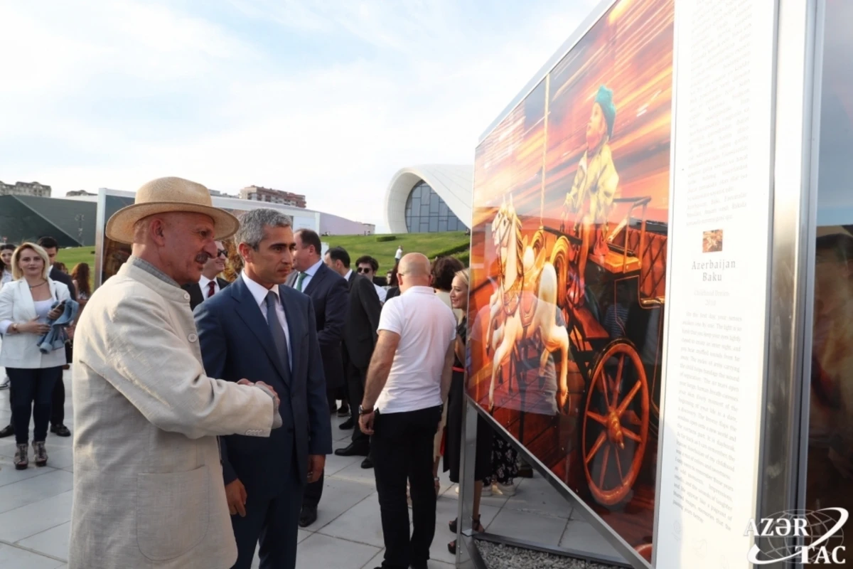 Heydər Əliyev Mərkəzinin parkında “Odun ruhu. Vizual səyahətə dəvət” sərgisi - FOTO