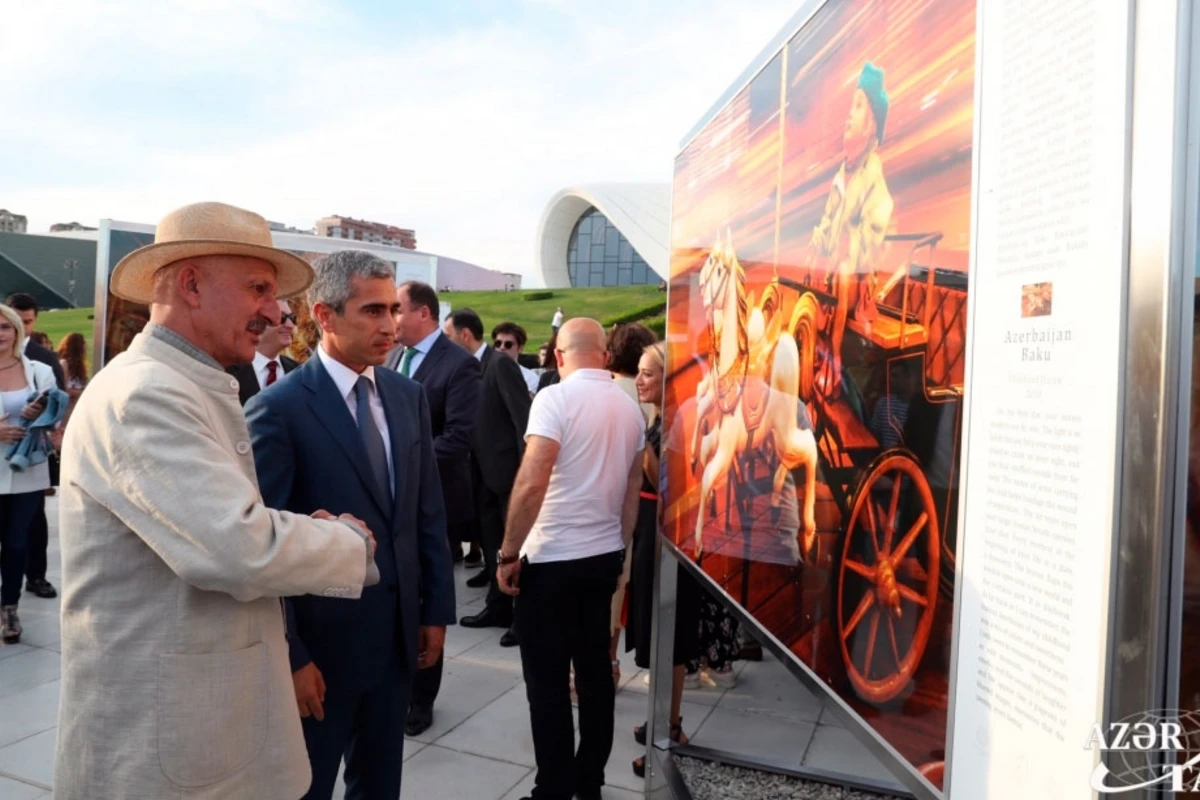 В парке Центра Гейдара Алиева открылась выставка Резы Дегати - ФОТО
