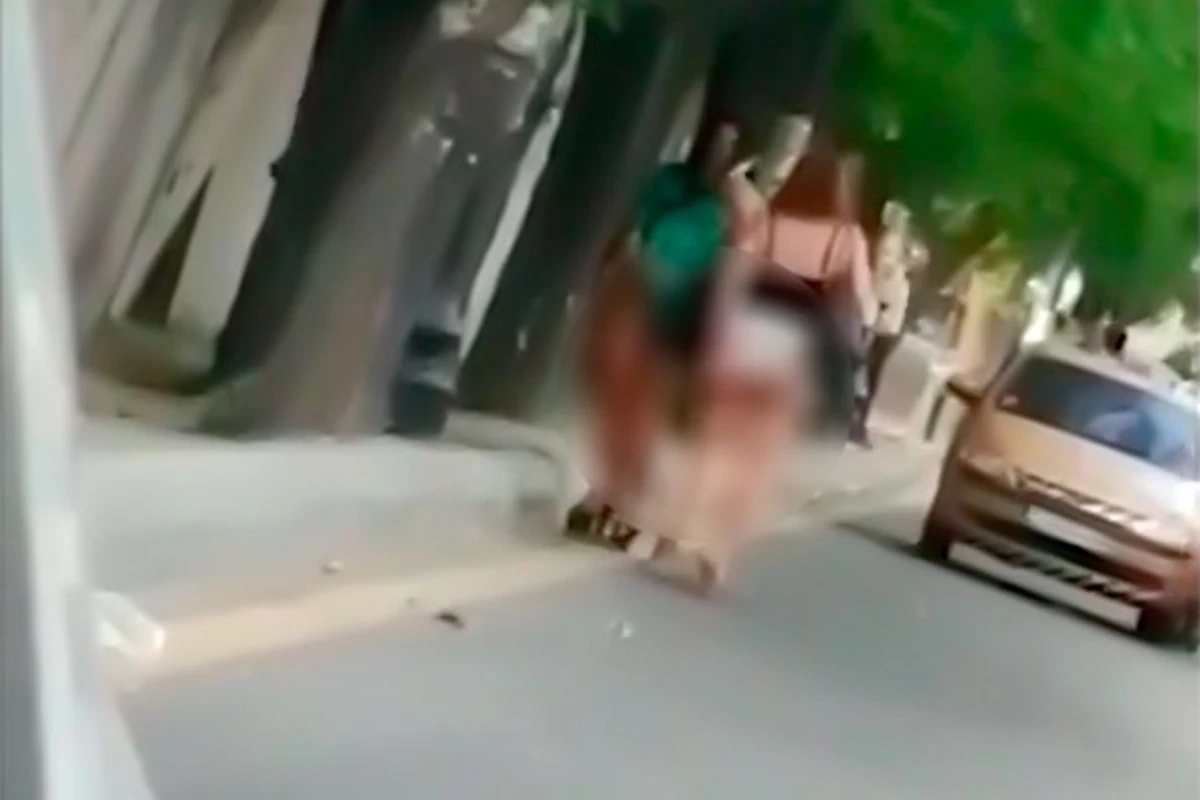 Аморальный поступок транссексуала в центре Баку - ВИДЕО