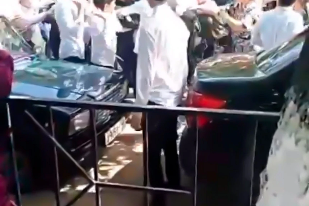 Массовая драка со стрельбой среди школьников во время экзамена - ВИДЕО
