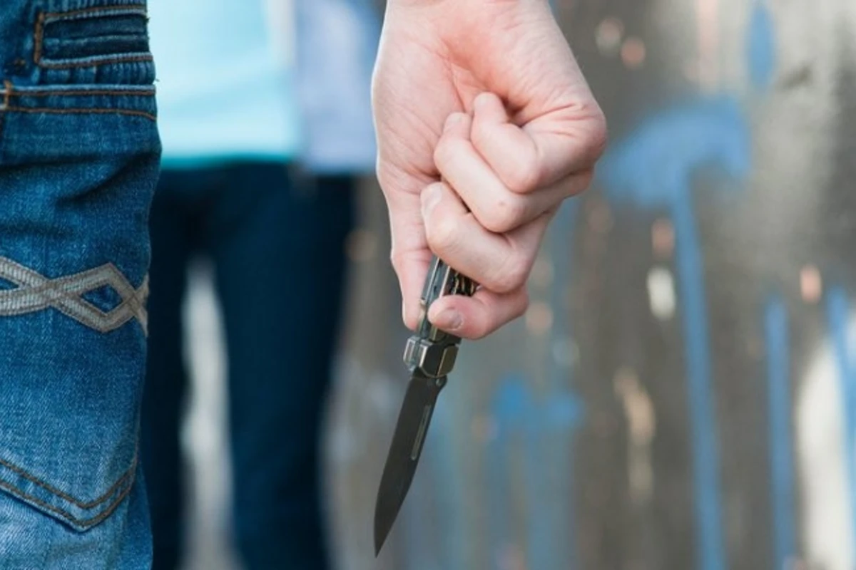 В Азербайджане 16-летний подросток ранил мужчину: тот назвал его мать малышкой