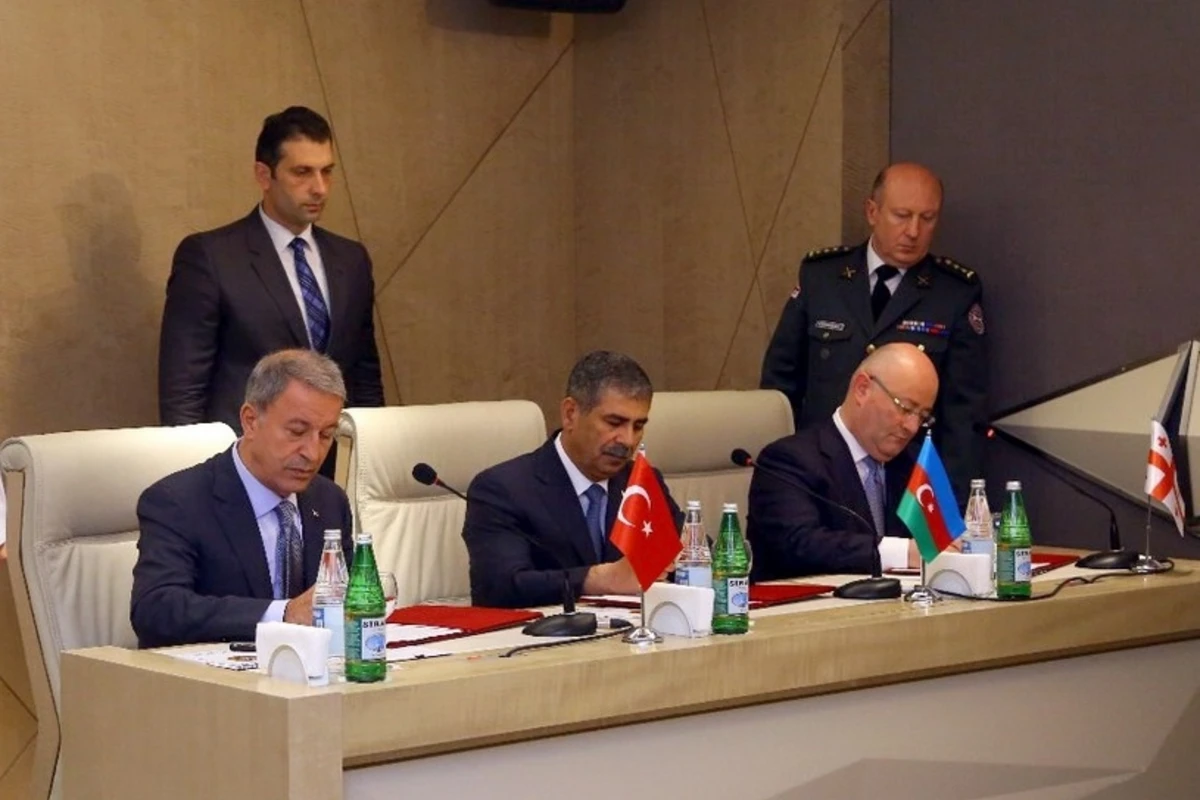 Qəbələbə hərbi nazirlər protokol imzaladılar - FOTOLAR Qəbələbə hərbi nazirlər protokol imzaladılar - FOTOLAR