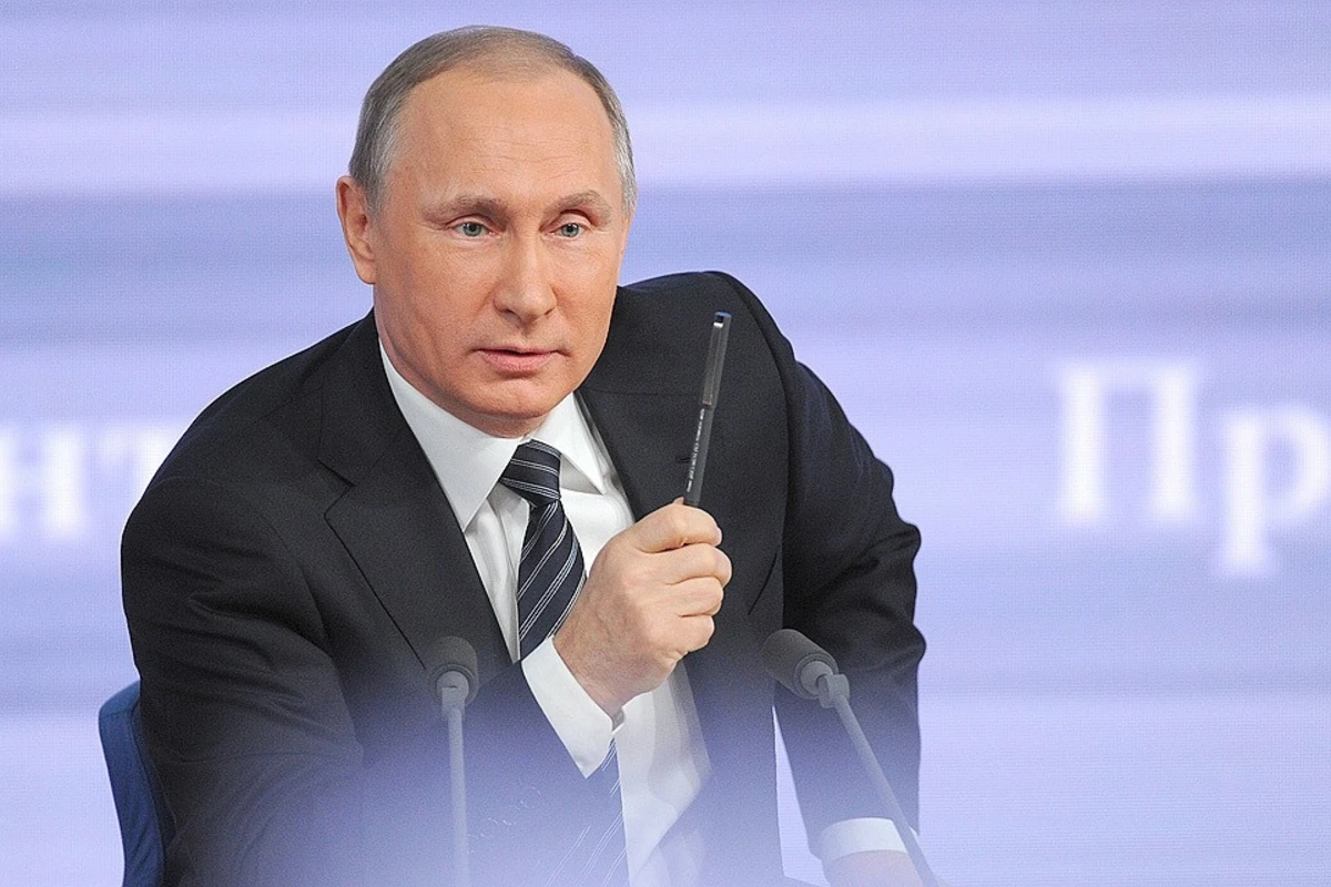 Путин уволил двух генералов из-за Голунова