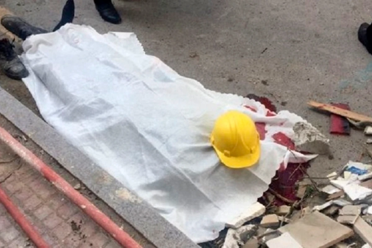 Azərbaycanda fəhlə özünü qaldırıcı krandan atıb intihar etdi