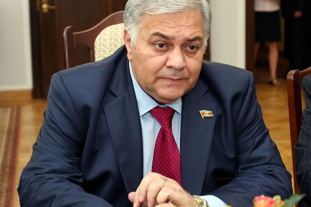 Oqtay Əsədov: Mikrofonunuzu söndürəcəm Oqtay Əsədov: Mikrofonunuzu söndürəcəm