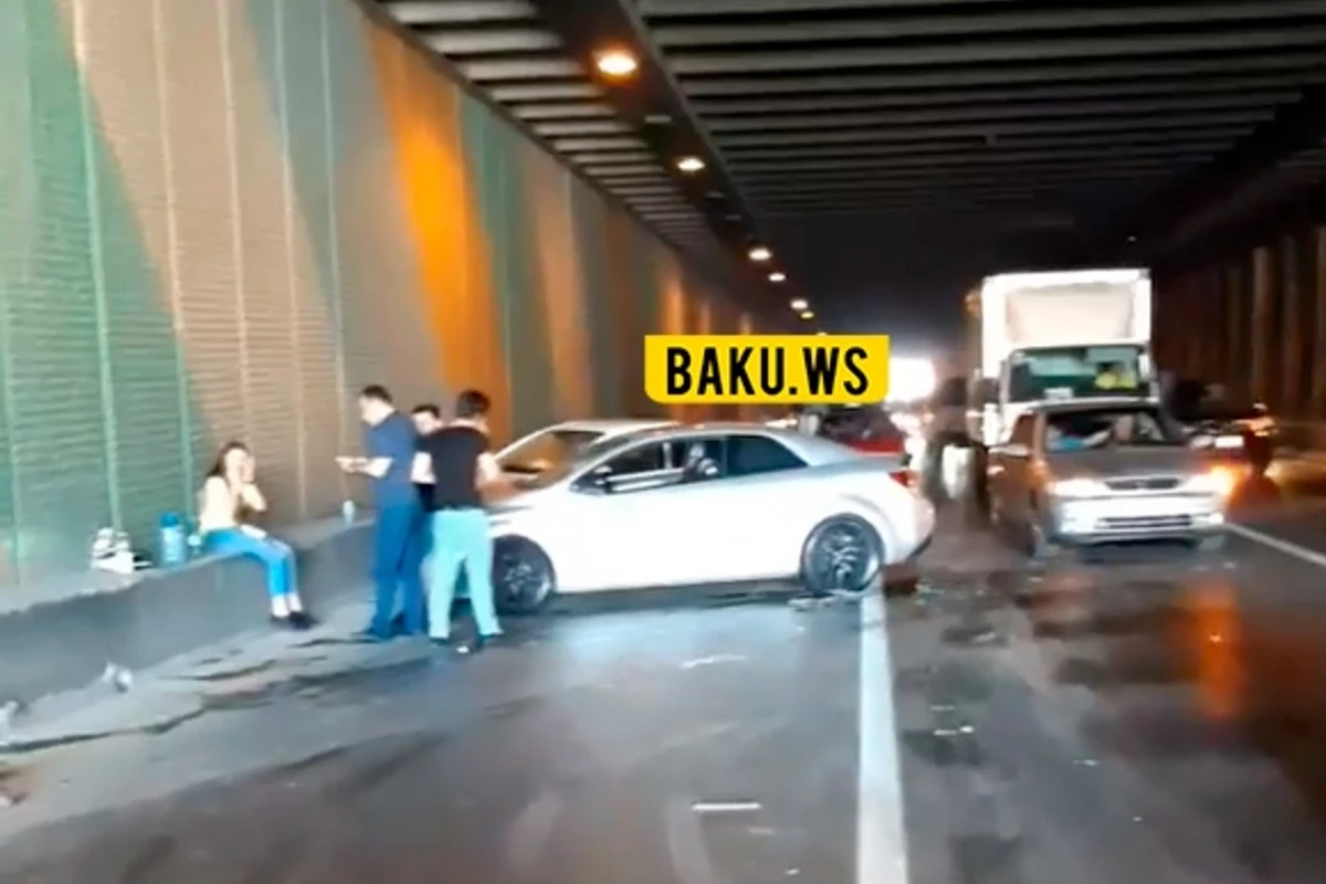 Bakıda tuneldə qəza – VİDEO Bakıda tuneldə qəza – VİDEO