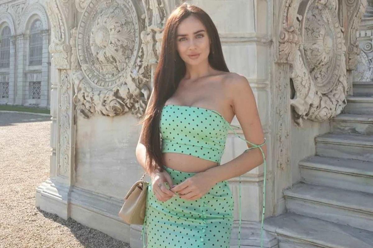 Модель обнажила следы жестокого избиения - ФОТО