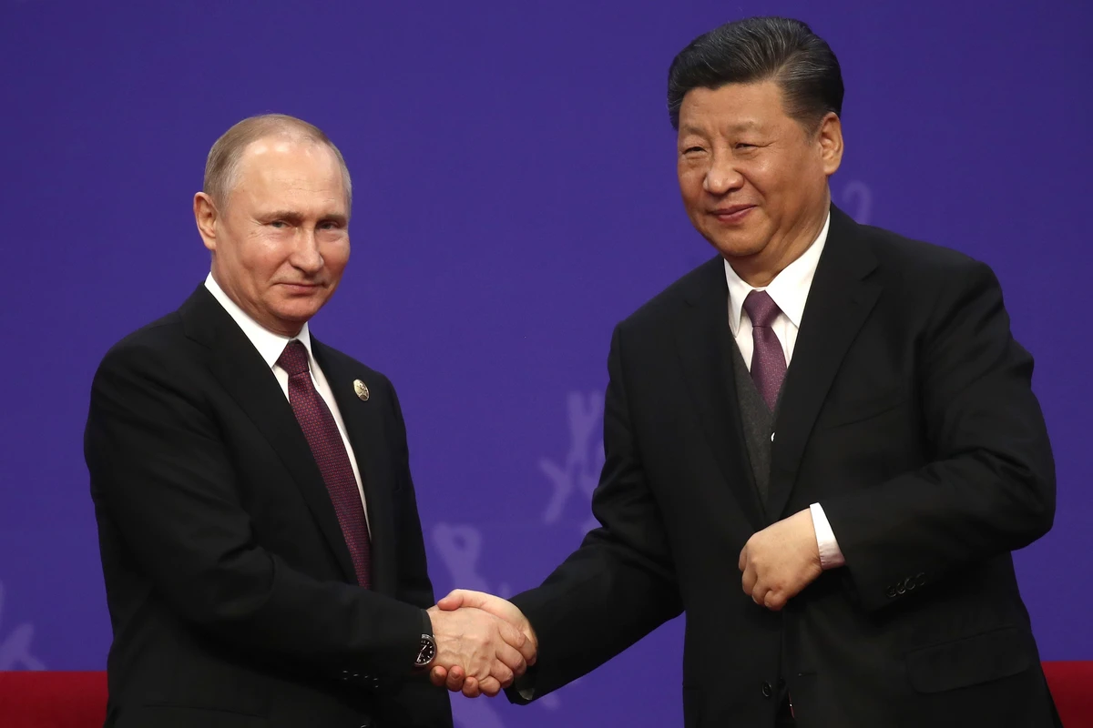 Путин подарил лидеру Китая мороженое - ВИДЕО