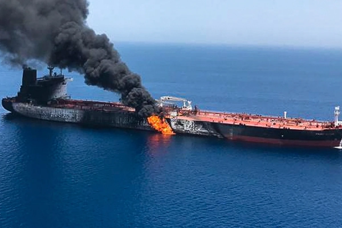 Oman körfəzində tankerlər niyə partladıldı? - Təxribat, yoxsa güc nümayişi? Oman körfəzində tankerlər niyə partladıldı? - Təxribat, yoxsa güc nümayişi?