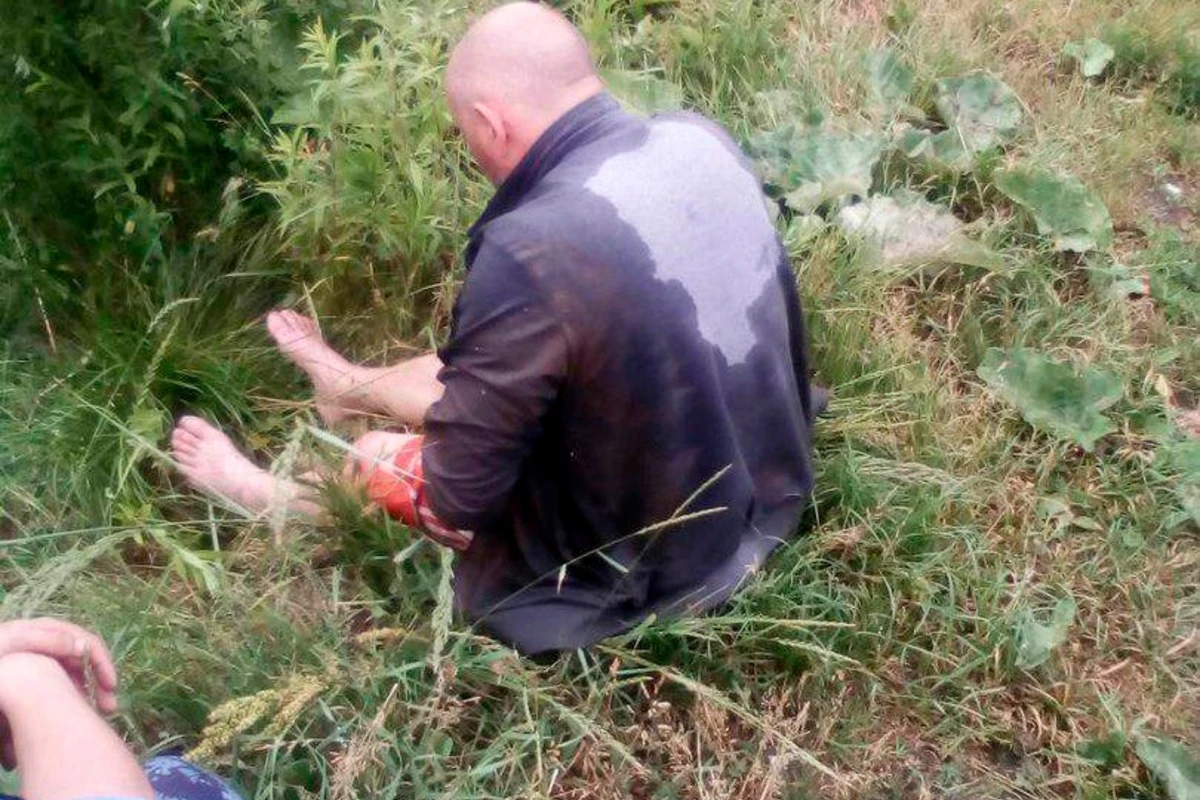 Азартный мужчина на спор залез в трубу, но застрял в ней на семь часов