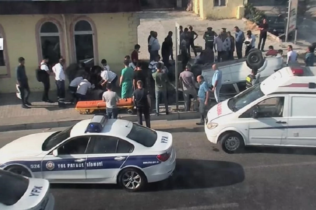 Bakıda qəza baş verdi – Tıxac yarandı – FOTO Bakıda qəza baş verdi – Tıxac yarandı – FOTO