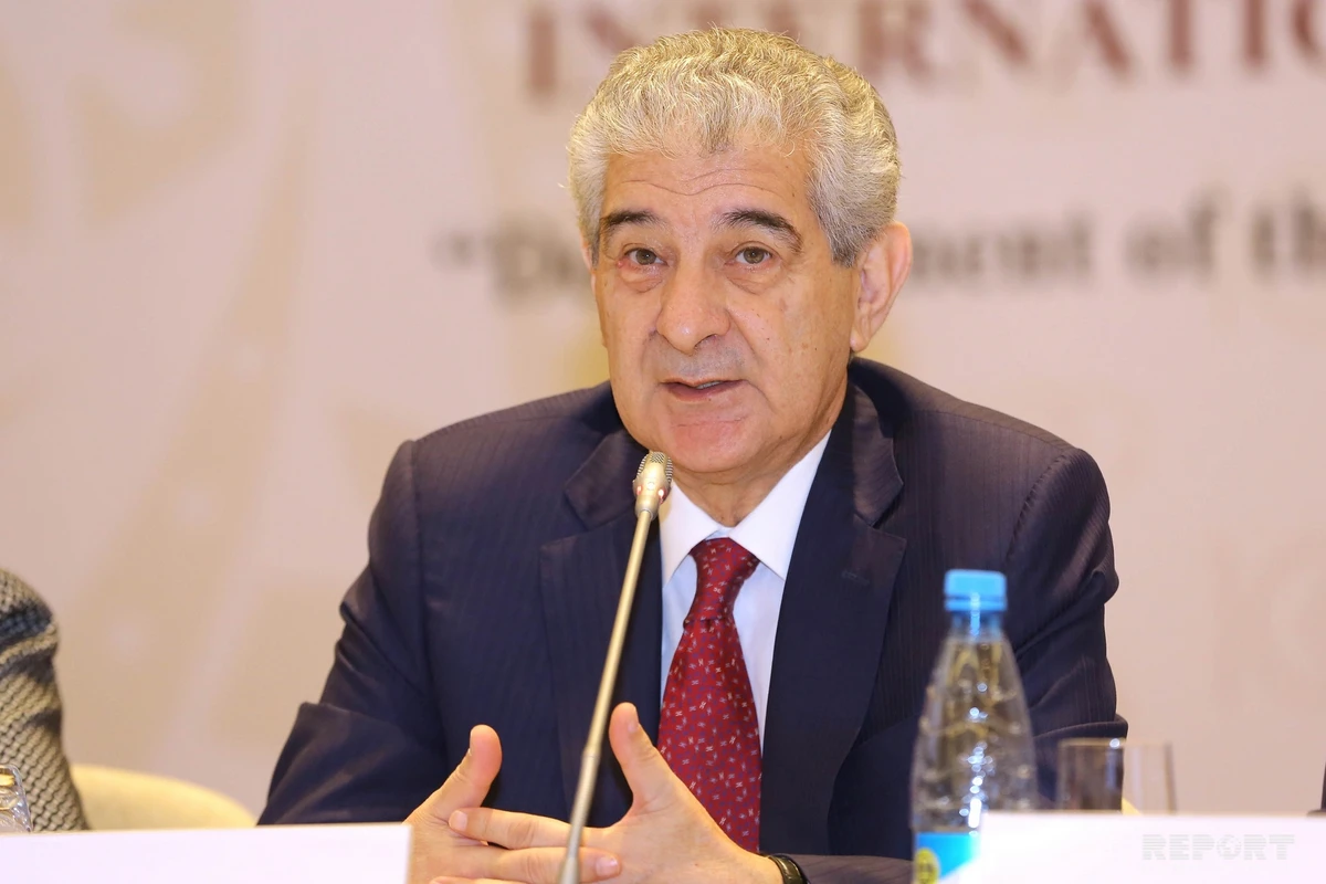 Əli Əhmədov: Azərbaycanda maaşlar 270-350 manat civarında artacaq