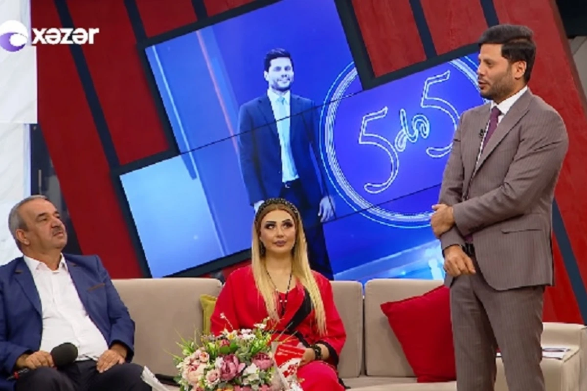 Müğənni Xəzər TV-yə hücum çəkib efirdə qonağı döymək istədi - VİDEO Müğənni Xəzər TV-yə hücum çəkib efirdə qonağı döymək istədi - VİDEO