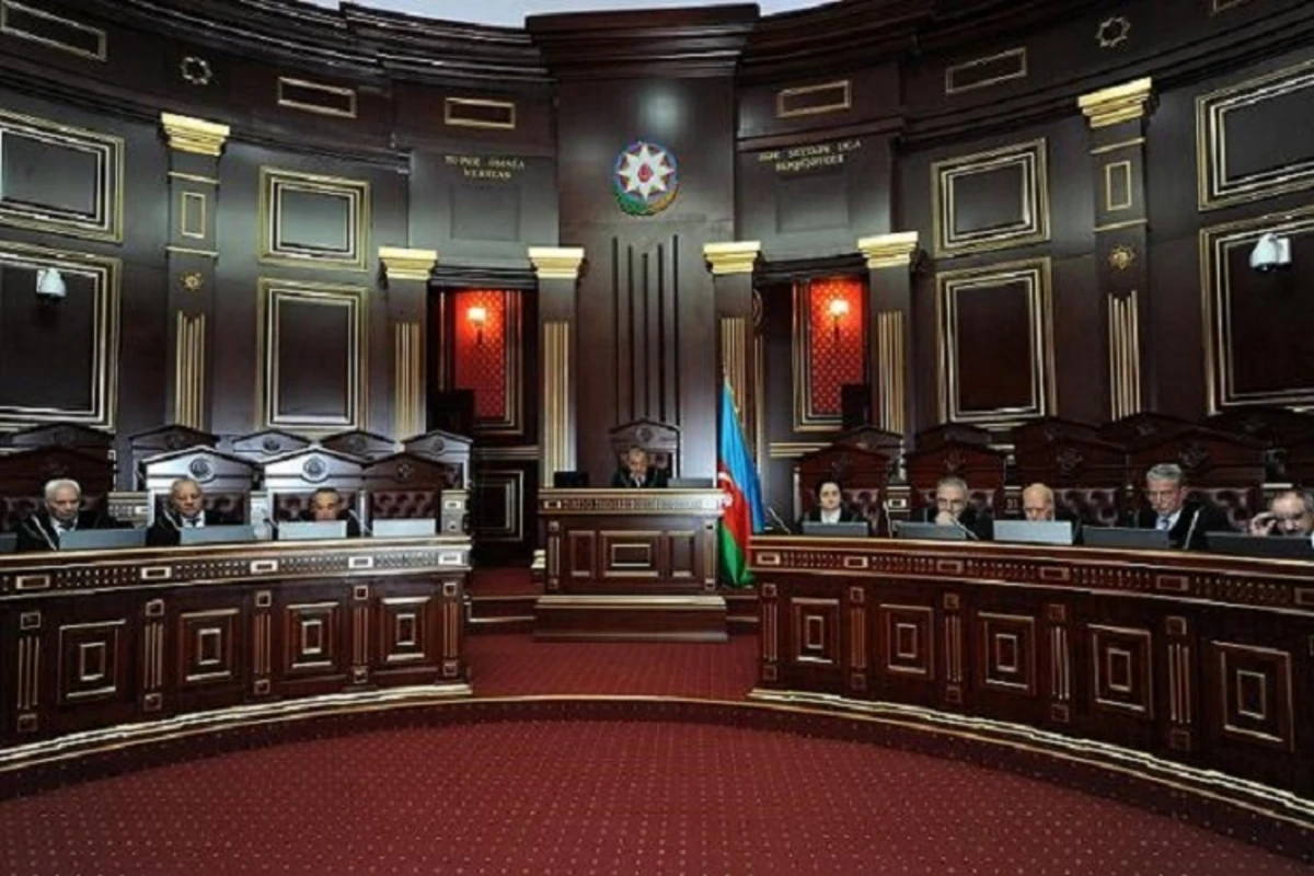 Повышена зарплата председателя Верховного Суда -  3712 манатов