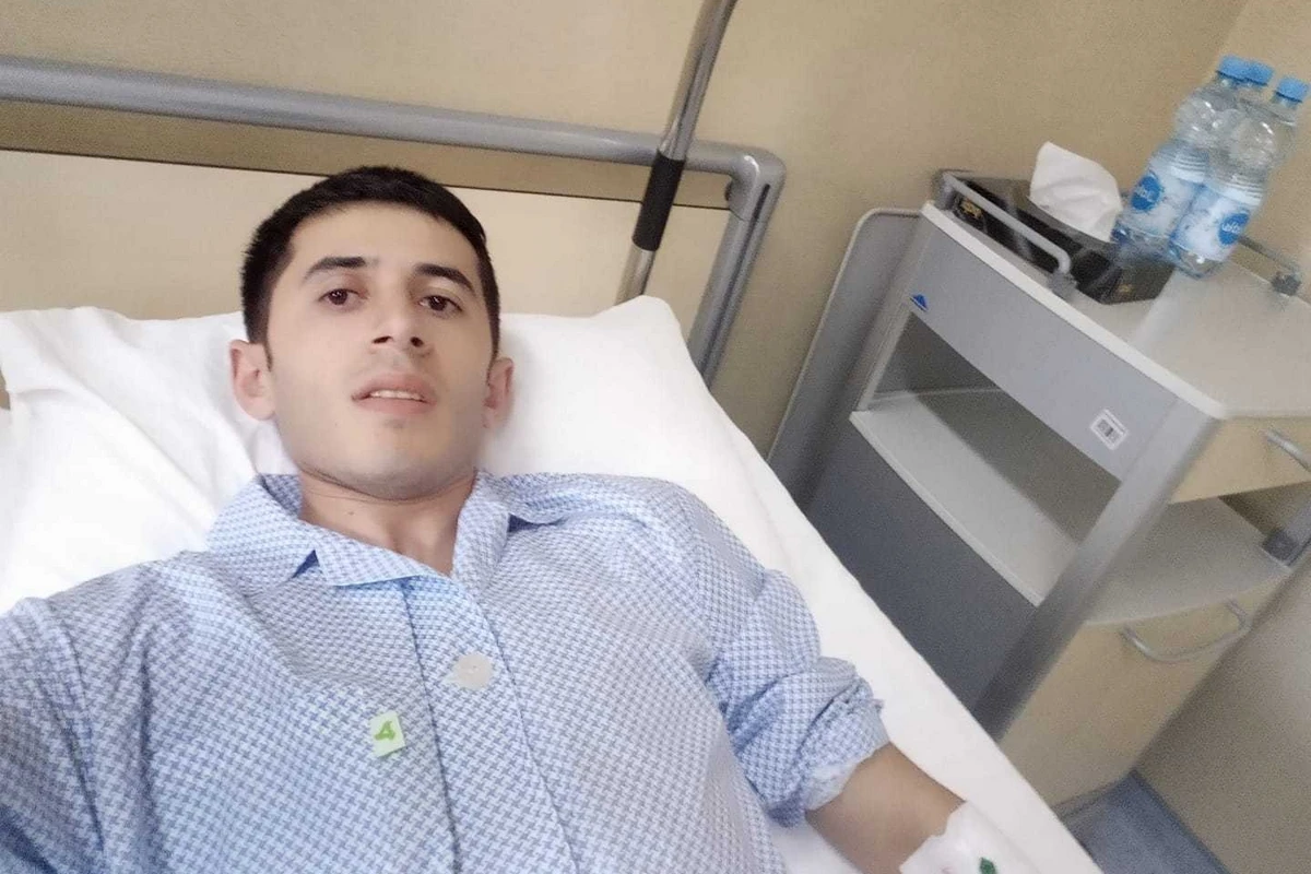 В Азербайджане педагог стал донором печени для матери