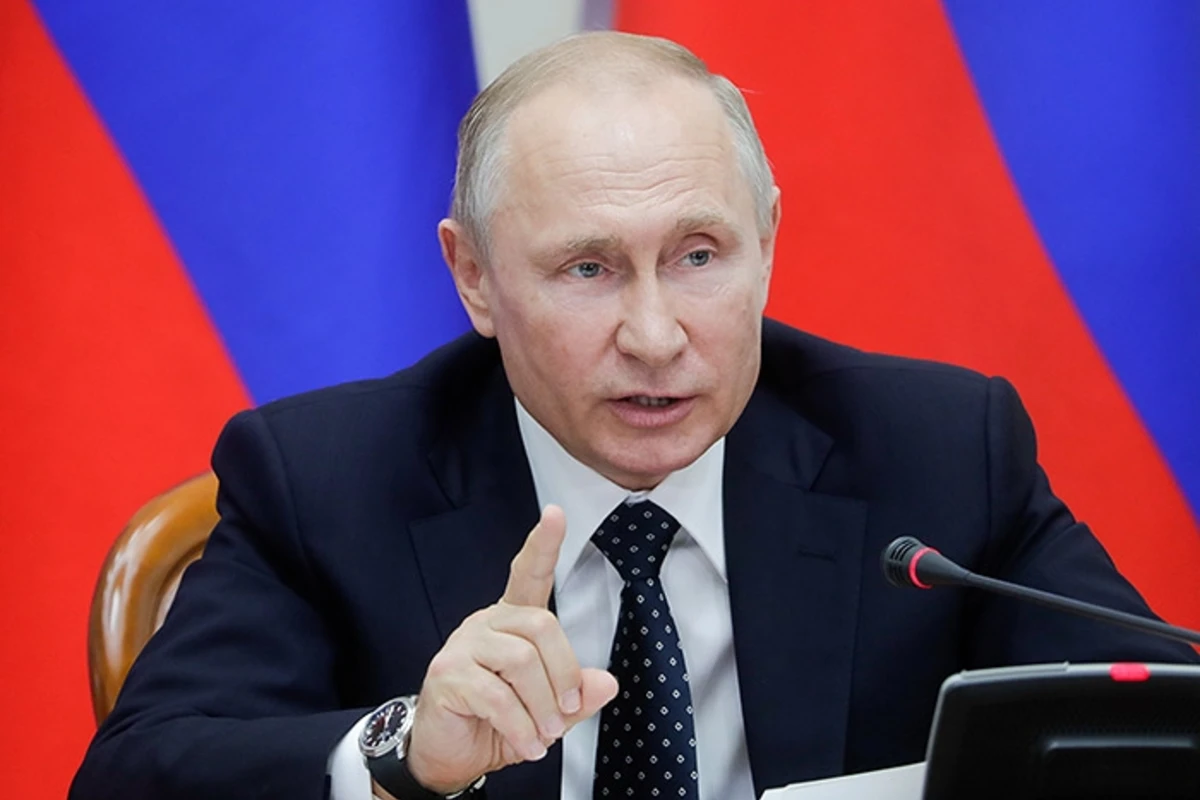 Путин запретил авиаперевозки россиян в Грузию