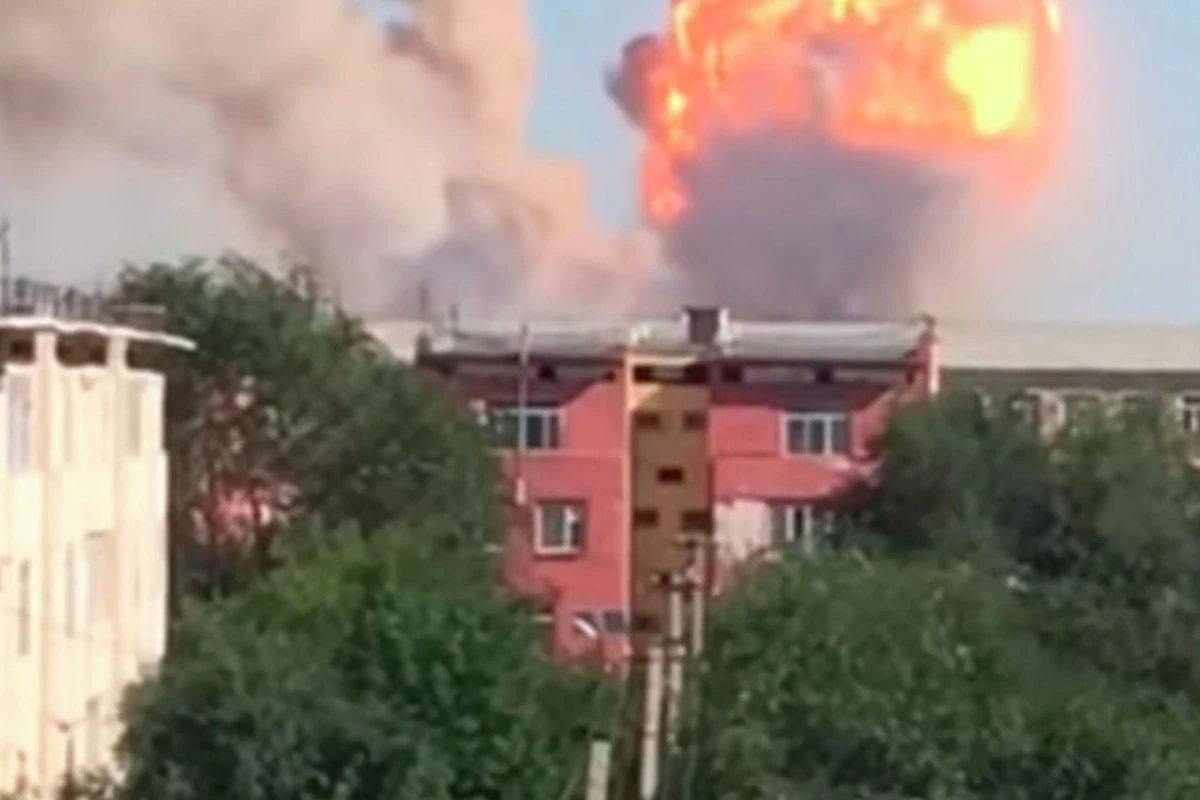 Серия взрывов в Казахстане: местных жителей эвакуируют - ВИДЕО