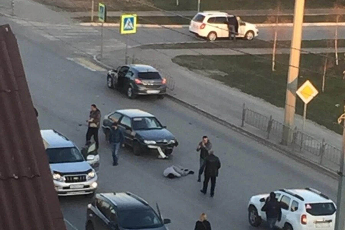 В Баку водитель умышленно сбил насмерть человека