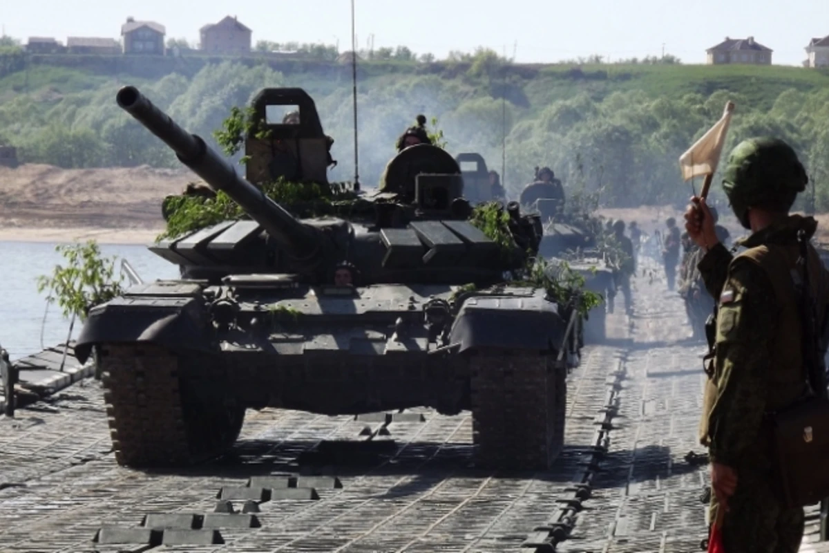 По приказу Путина войска России в Армении привели в высшую боеготовность