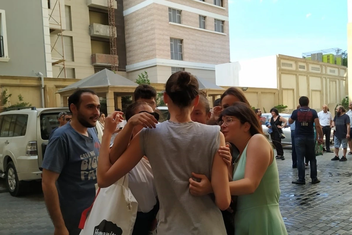 “Piramida Plaza”da yanğın - Hadisə yerindən görüntülər - VİDEO (YENİLƏNİB) “Piramida Plaza”da yanğın - Hadisə yerindən görüntülər - VİDEO (YENİLƏNİB)