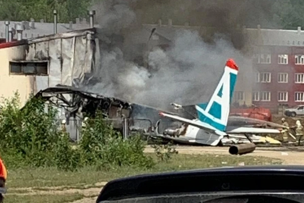 В России самолет выкатился за пределы полосы и загорелся - ЕСТЬ ПОГИБШИЕ - ВИДЕО В России самолет выкатился за пределы полосы и загорелся - ЕСТЬ ПОГИБШИЕ - ВИДЕО