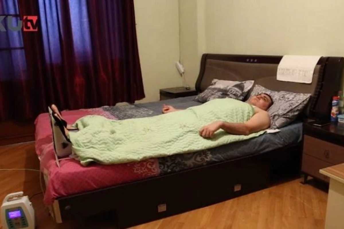 Мать парализованного 28-летнего парня обратилась к Ильхаму Алиеву - ВИДЕО