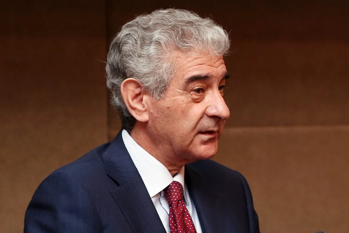 Əli Əhmədov maaşının yarısını Ordu üçün ayırdı
