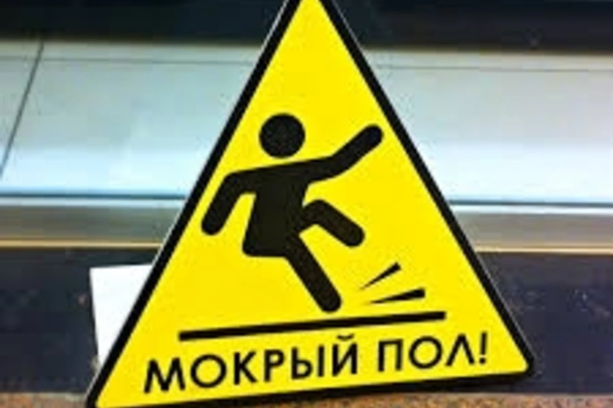 Бабушка получила $3 млн, упав у таблички мокрый пол в казино - ВИДЕО
