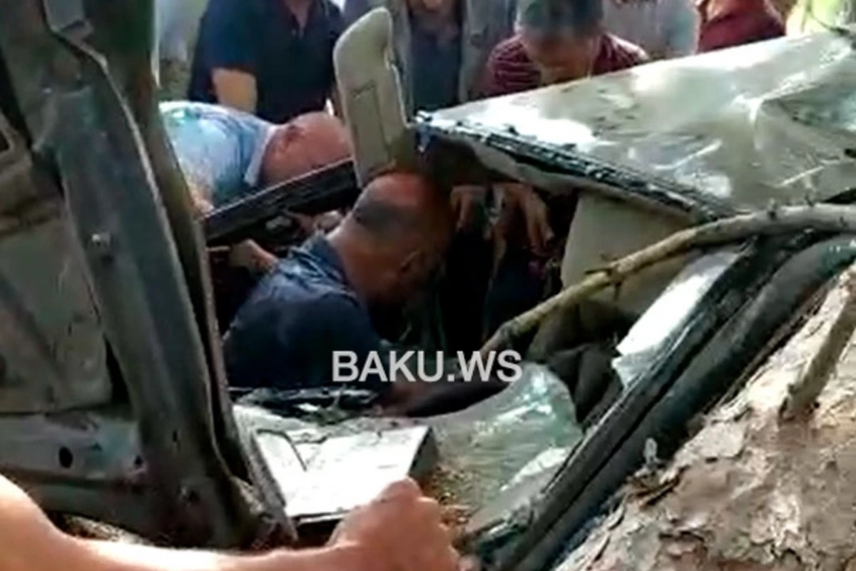Bakıda maşın sürətlə parka girdi, sürücü tanınmaz hala düşdü – DƏHŞƏTLİ VİDEO Bakıda maşın sürətlə parka girdi, sürücü tanınmaz hala düşdü – DƏHŞƏTLİ VİDEO