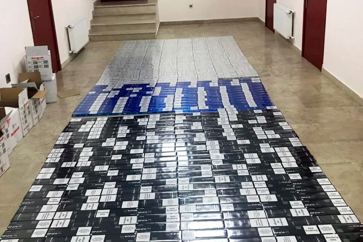 Bakı-Sumqayıt şosesində əməliyyat - Aksizi olmayan siqaretlər aşkarlandı - FOTO Bakı-Sumqayıt şosesində əməliyyat - Aksizi olmayan siqaretlər aşkarlandı - FOTO