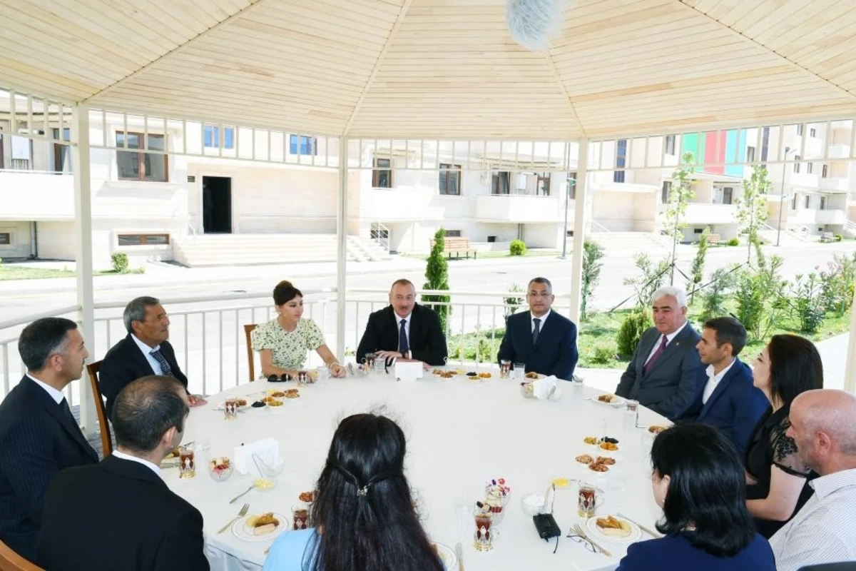 İlham Əliyev: Bu il altı mindən çox məcburi köçkün ailəsi üçün yeni mənzillər tikiləcək