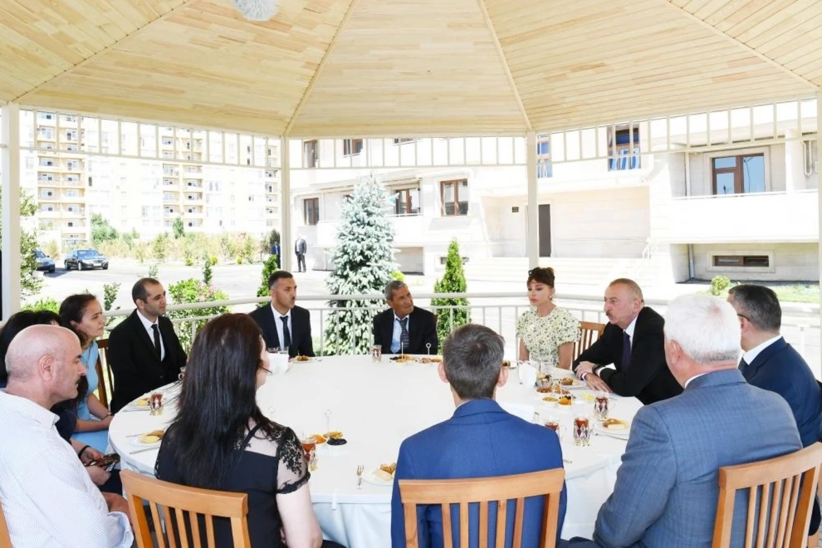Prezident: Bizim əsas vəzifəmiz ərazi bütövlüyümüzü bərpa etməkdir Prezident: Bizim əsas vəzifəmiz ərazi bütövlüyümüzü bərpa etməkdir