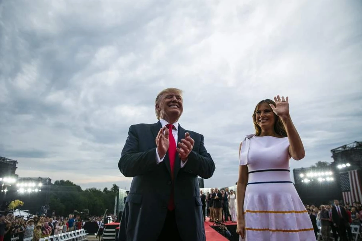 Мелания Трамп пришла на парад без нижнего белья - ФОТО