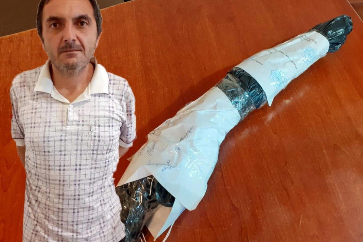 Gəncədə silahlı şəxs saxlanıldı – FOTO