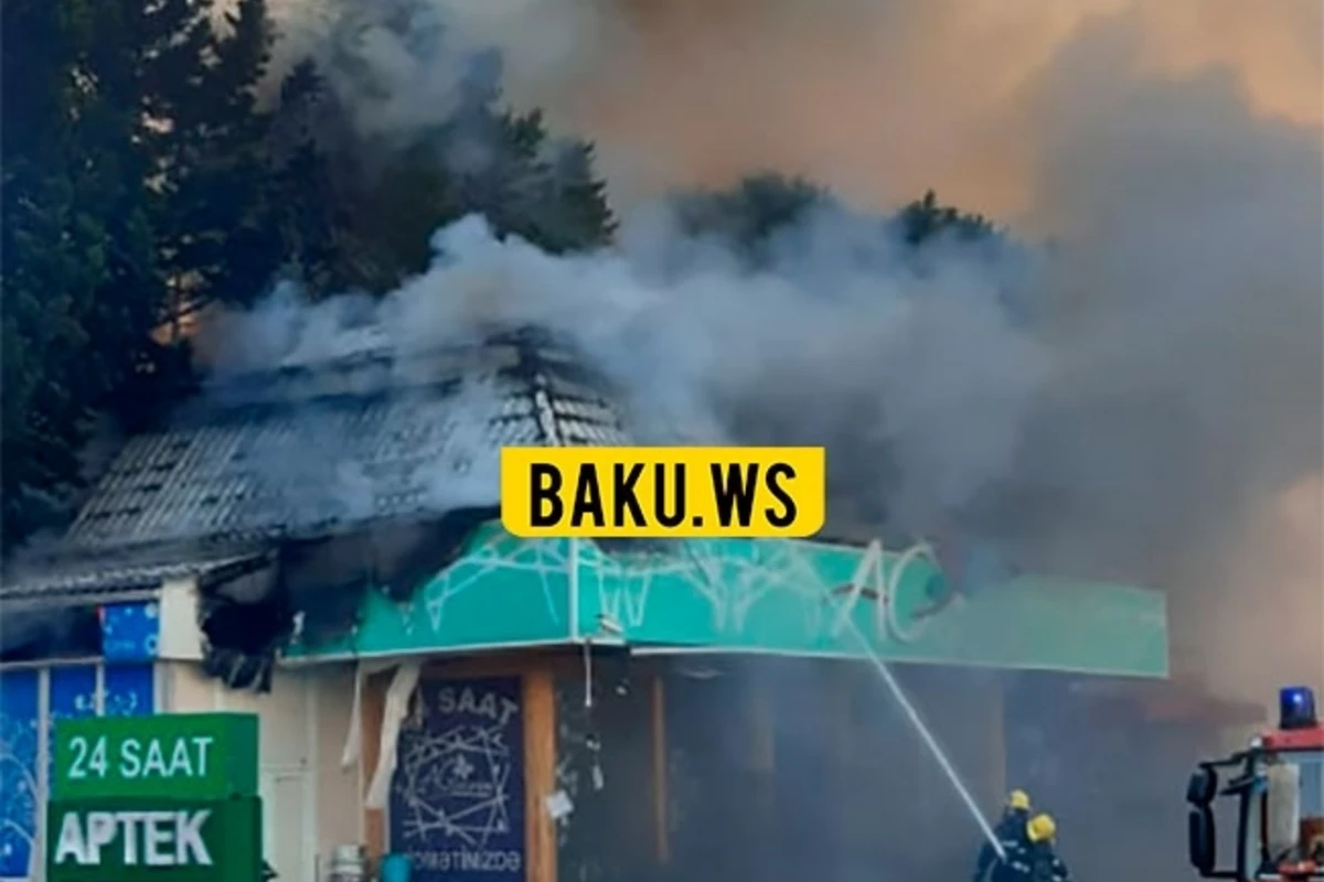В Баку сгорел цветочный магазин Ağ çiçəyim - ВИДЕО