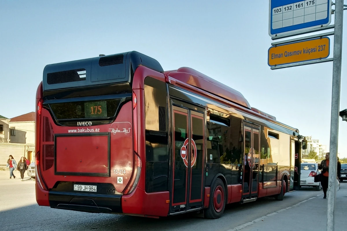 Грузовик столкнулся с автобусом BakuBus, есть пострадавшие - ФОТО
