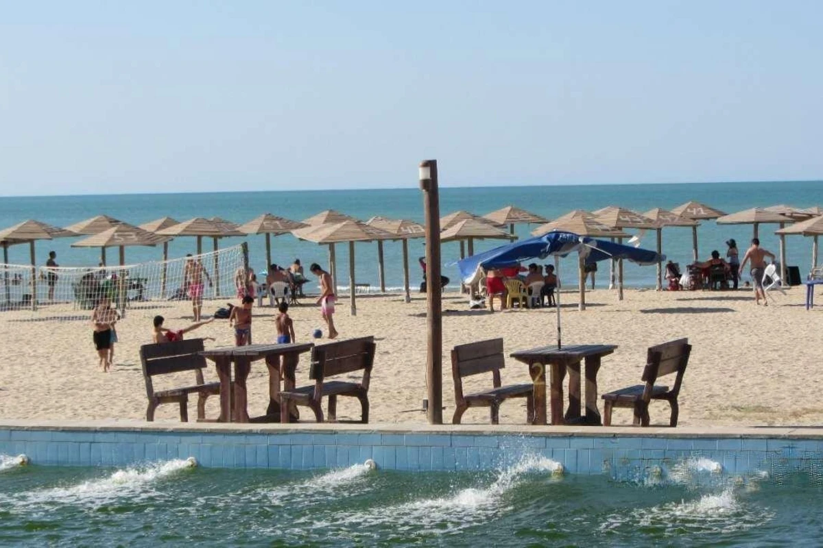 В Баку оштрафованы загрязняющие море центры отдыха