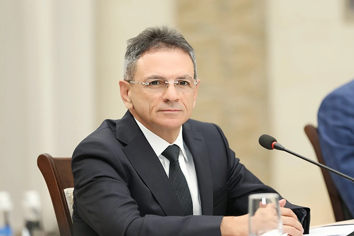 Мадат Гулиев уволил начальника отдела