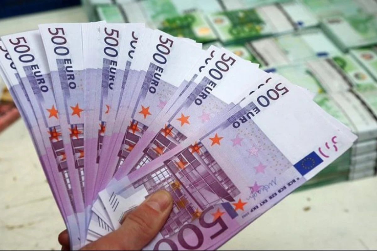 Azərbaycan banklarından 500 avroluq fırıldaq Azərbaycan banklarından 500 avroluq fırıldaq
