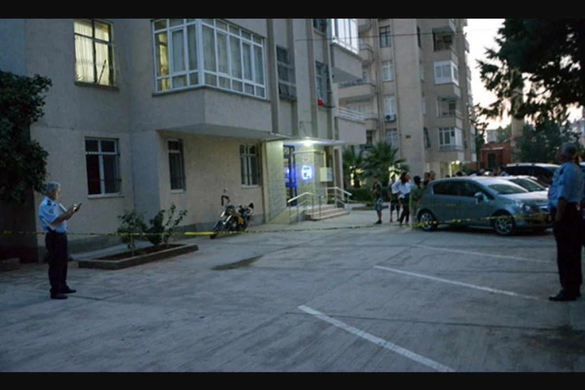 Bakıda polis polkovnikinin oğlu özünü 5-ci mərtəbədən atdı (YENİLƏNİB) Bakıda polis polkovnikinin oğlu özünü 5-ci mərtəbədən atdı (YENİLƏNİB)