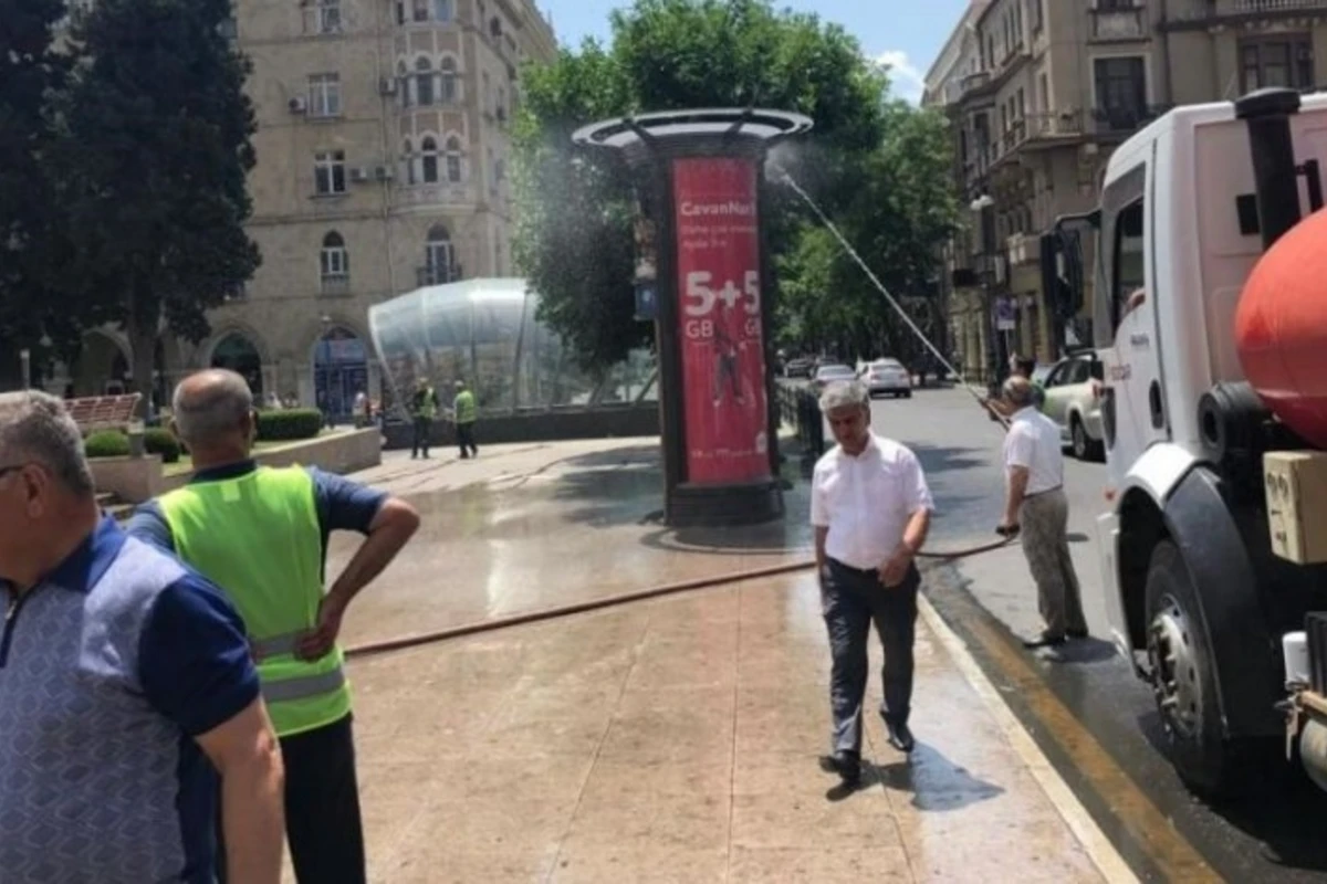 Столичные власти поручили отмыть все торговые киоски и объекты - ФОТО
