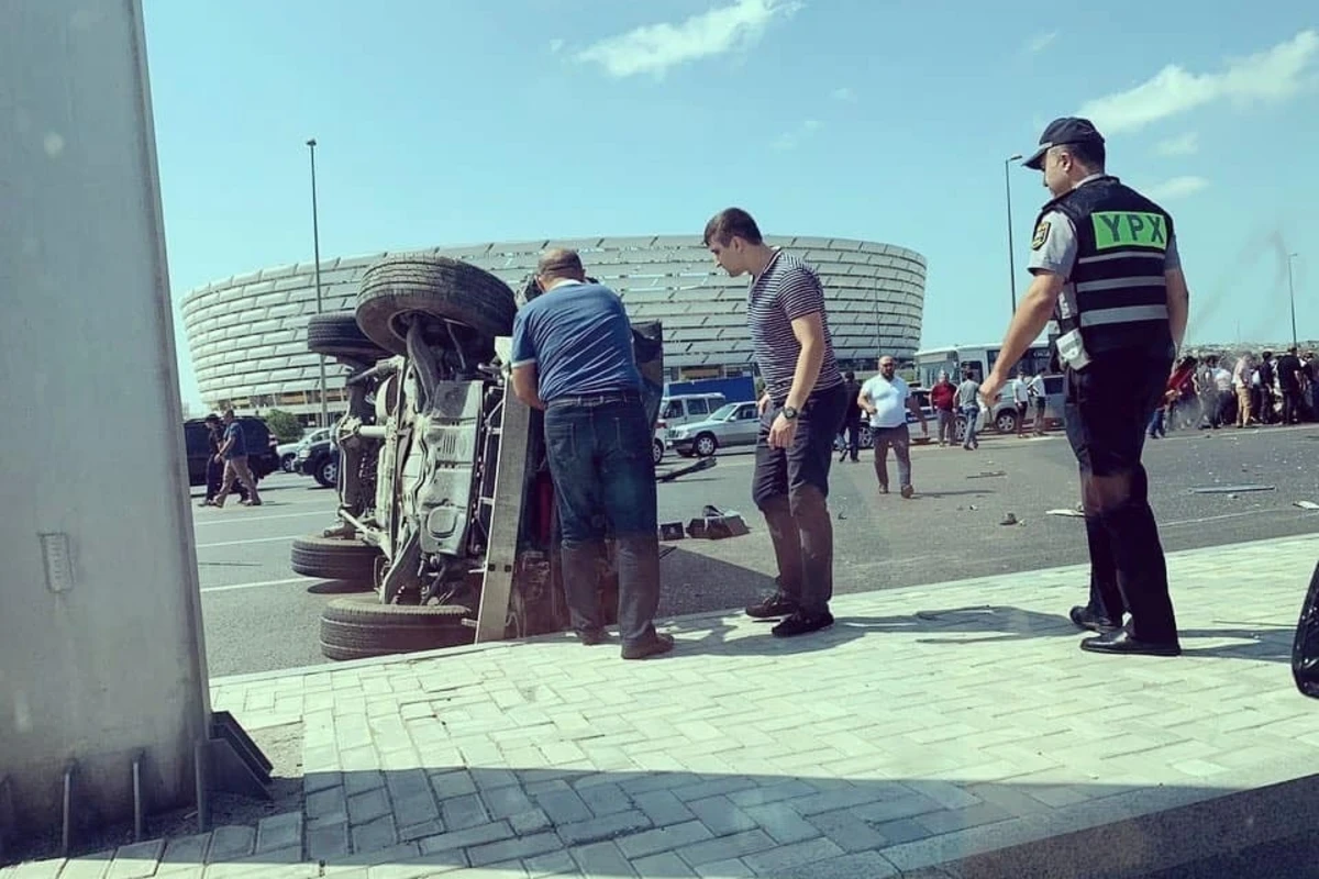 Aeroport yolunda ağır qəza - Lexus aşdı - VİDEO Aeroport yolunda ağır qəza - Lexus aşdı - VİDEO