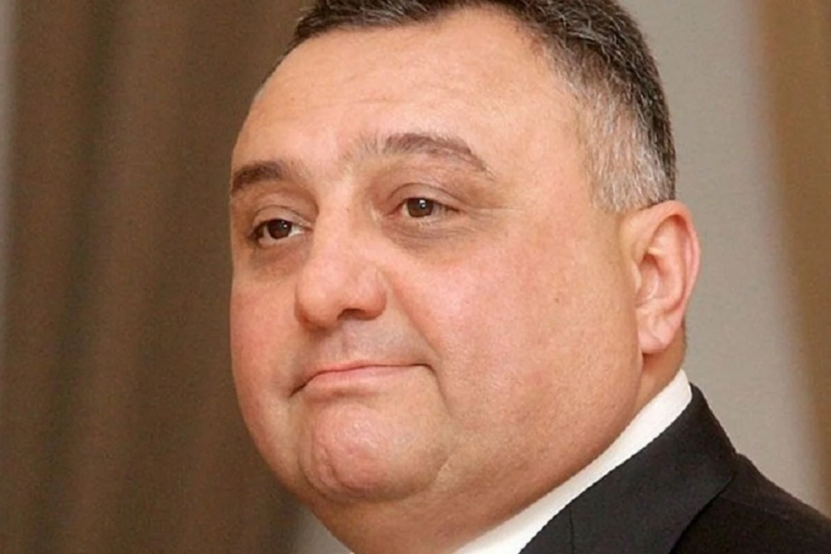 Eldar Mahmudovun gəlini Azərbaycandan pul tələb edir