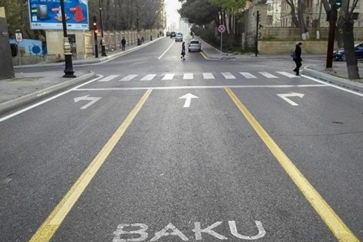 Этой ночью на дорогах Баку вступает в силу запрет на движение по желтым полосам