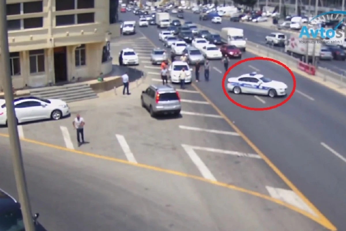 Yol polisi doğum gününə 1 gün qalmış ölümlə üzləşən uşağı belə xilas etdi - VİDEO Yol polisi doğum gününə 1 gün qalmış ölümlə üzləşən uşağı belə xilas etdi - VİDEO