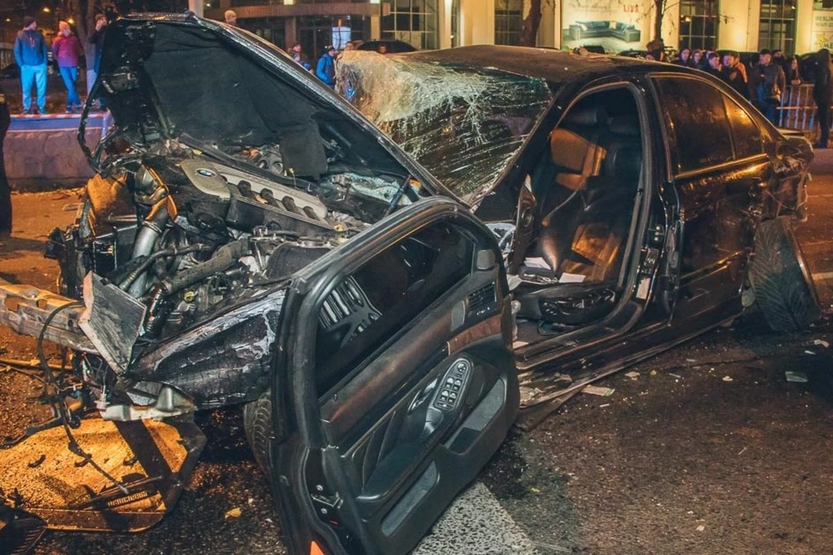 В Баку столкнулись 7 автомобилей: ранены 5 человек - ВИДЕО