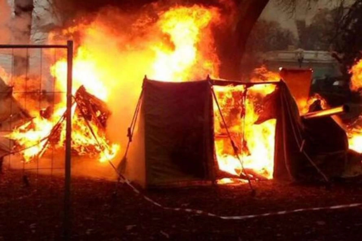 Один ребенок погиб, трое в коме: Страшный пожар в детском лагере в России - ВИДЕО 