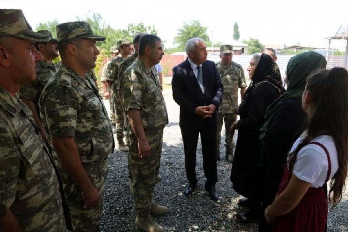 Müdafiə naziri cəbhəyə getdi - VİDEO/FOTO Müdafiə naziri cəbhəyə getdi - VİDEO/FOTO